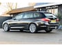 BMW 5-Serie Touring 520i Sportline Trekhaak I Stuur & stoelverwarming I Trekhaak I Sfeerverlichting I Leder I Camera I Led
