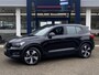 Volvo XC40 Recharge P8 AWD R-Design / Automaat / NL-Auto / Dealer-Onderhouden / Pilot-Assist / Standkachel / Stuur- en Stoelverwarming / Elektr.-Wegklapbare Trekhaak / LED / Keyless / Dodehoek-Detectie / Elektr.-Achterklep / Apple-Carplay & Android-Auto / DAB Radio-Bluetooth / Navi / PDC V+A / 19'' LMV / ENZ.