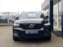 Volvo XC40 Recharge P8 AWD R-Design / Automaat / NL-Auto / Dealer-Onderhouden / Pilot-Assist / Standkachel / Stuur- en Stoelverwarming / Elektr.-Wegklapbare Trekhaak / LED / Keyless / Dodehoek-Detectie / Elektr.-Achterklep / Apple-Carplay & Android-Auto / DAB Radio-Bluetooth / Navi / PDC V+A / 19'' LMV / ENZ.