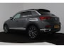 Volkswagen T-Roc 1.5 TSI Sport (PANORAMADAK, TREKHAAK, DIGITALE COCKPIT, CRUISE ADAPTIEF, ACHTERUITRIJCAMERA, SENSOREN)