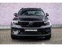Volvo EX40 Single Motor Extended Range Plus Black Edition Europa | Harman/Kardon | Power Seats | BLIS | Adaptive Cruise Control | Stoelverwarming voor & achter | Stuurverwarming | Warmtepomp | Getint Glas |