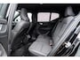 Volvo EX40 Single Motor Extended Range Plus Black Edition Europa | Harman/Kardon | Power Seats | BLIS | Adaptive Cruise Control | Stoelverwarming voor & achter | Stuurverwarming | Warmtepomp | Getint Glas |
