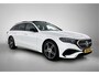 Mercedes-Benz E-klasse Estate 300 e AMG Plug-In Hybride AMG | Night Pakket | Panorama Schuif-Kanteldak | MBUX Superscreen | Trekhaak | Stuur en Stoelverwarming. Inclusief 24 maanden Mercedes-Benz Certified garantie voor Europa.
