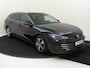 Volkswagen Passat Variant 1.5 eHybrid Business | Trekhaak | Head-up display | Parkeerassistent | Stoel- en stuurwielverwarming | Achteruitrijcamera | Navigatie | Adaptieve cruise control | Dodehoek detectie |