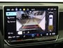 Volkswagen Passat Variant 1.5 eHybrid Business | Trekhaak | Head-up display | Parkeerassistent | Stoel- en stuurwielverwarming | Achteruitrijcamera | Navigatie | Adaptieve cruise control | Dodehoek detectie |