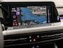 Volkswagen Golf 1.0 TSI Life Sport Automaat (APPLE CARPLAY, GROOT NAVI, STUUR/STOELVERWARMING, MEMORY SEATS, PARKEERSENSOREN, IQ LED KOPLAMPEN, GETINT GLAS, KEYLESS, NIEUWSTAAT)