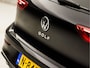 Volkswagen Golf 1.0 TSI Life Sport Automaat (APPLE CARPLAY, GROOT NAVI, STUUR/STOELVERWARMING, MEMORY SEATS, PARKEERSENSOREN, IQ LED KOPLAMPEN, GETINT GLAS, KEYLESS, NIEUWSTAAT)