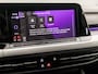 Volkswagen Golf 1.0 TSI Life Sport Automaat (APPLE CARPLAY, GROOT NAVI, STUUR/STOELVERWARMING, MEMORY SEATS, PARKEERSENSOREN, IQ LED KOPLAMPEN, GETINT GLAS, KEYLESS, NIEUWSTAAT)