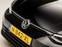 Volkswagen Golf 1.0 TSI Life Sport Automaat (APPLE CARPLAY, GROOT NAVI, STUUR/STOELVERWARMING, MEMORY SEATS, PARKEERSENSOREN, IQ LED KOPLAMPEN, GETINT GLAS, KEYLESS, NIEUWSTAAT)