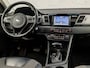 Kia Niro Hybrid 1.6 GDi Sport 142Pk Automaat (SCHUIFDAK, APPLE CARPLAY, NAVIGATIE, CAMERA, LEDER, STUUR/STOELVERWARMING, SPORTSTOELEN, GETINT GLAS, NIEUWE APK, NIEUWSTAAT)