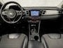 Kia Niro Hybrid 1.6 GDi Sport 142Pk Automaat (SCHUIFDAK, APPLE CARPLAY, NAVIGATIE, CAMERA, LEDER, STUUR/STOELVERWARMING, SPORTSTOELEN, GETINT GLAS, NIEUWE APK, NIEUWSTAAT)