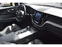 Volvo XC60 2.0 Recharge T6 AWD R-Design - Panoramadak - Trekhaak - ACC - HUD - Pine Grey