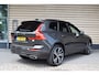 Volvo XC60 2.0 Recharge T6 AWD R-Design - Panoramadak - Trekhaak - ACC - HUD - Pine Grey