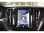 Volvo XC60 2.0 Recharge T6 AWD R-Design - Panoramadak - Trekhaak - ACC - HUD - Pine Grey