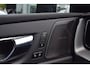 Volvo XC60 2.0 Recharge T6 AWD R-Design - Panoramadak - Trekhaak - ACC - HUD - Pine Grey