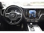 Volvo XC60 2.0 Recharge T6 AWD R-Design - Panoramadak - Trekhaak - ACC - HUD - Pine Grey
