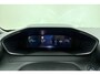 Peugeot 2008 1.2 Hybrid 136 Allure | Achteruitrijcamera | Cruise control | keyless entry | Navigatie | Extra getint |