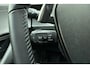 Peugeot 2008 1.2 Hybrid 136 Allure | Achteruitrijcamera | Cruise control | keyless entry | Navigatie | Extra getint |