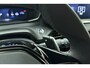 Peugeot 2008 1.2 Hybrid 136 Allure | Achteruitrijcamera | Cruise control | keyless entry | Navigatie | Extra getint |