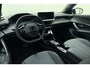 Peugeot 2008 1.2 Hybrid 136 Allure | Achteruitrijcamera | Cruise control | keyless entry | Navigatie | Extra getint |