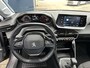 Peugeot 208 1.2 Turbo 100 PK Active | 6-Bak | Lichtmetaal | All Season Banden | Navigatie via Telefoon | Airco | Apple Carplay | Parkeercamera | Parkeersensoren | Cruise Control | Elektrisch Pakket | LED Dagrijverlichting .