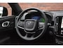 Volvo EX40 Extended Range 252PK Plus Black Edition 82 kWh | Harman/Kardon | Getint glas achter |