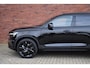 Volvo EX40 Extended Range 252PK Plus Black Edition 82 kWh | Harman/Kardon | Getint glas achter |