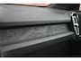 Volvo EX40 Extended Range 252PK Plus Black Edition 82 kWh | Harman/Kardon | Getint glas achter |