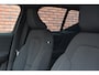 Volvo EX40 Extended Range 252PK Plus Black Edition 82 kWh | Harman/Kardon | Getint glas achter |