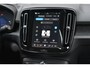 Volvo EX40 Extended Range 252PK Plus Black Edition 82 kWh | Harman/Kardon | Getint glas achter |