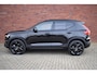 Volvo EX40 Extended Range 252PK Plus Black Edition 82 kWh | Harman/Kardon | Getint glas achter |