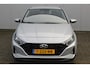 Hyundai i20 1.0-100pk T-GDI Comfort. Correct nette en subliem rijdende wagen ! Airco, navigatie, telefoonvoorb., cruise control, LM wielen, lane assist, metallic lak, digitaal dashboard, Apple carplay/Android auto, DAB radio etc.
