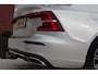 Volvo S60 2.0 163pk B3 Inscription - Leder - Wegklapbare trekhaak - Stoel & stuurverwarming - Memory seats - Dodehoek detectie