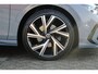 Volkswagen Golf 1.5 eTSI 150pk R-Line DSG Automaat / Navigatie / LM 18 inch / LED  / parkeersensoren / Camera