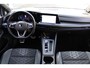 Volkswagen Golf 1.5 eTSI 150pk R-Line DSG Automaat / Navigatie / LM 18 inch / LED  / parkeersensoren / Camera
