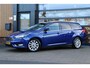 Ford Focus Wagon 1.0 Titanium | Cruise | Clima | Stoel/Stuur Verwarming | Navi | Sensoren | Trekhaak |