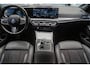 BMW 3-Serie 320e M-sport HUD Leer Navi Camera ACC Matrix LED Laser PDC Virtual Climate (3-zone) Zwarte binnenhemel Sportstoelen LM velgen Facelift model! BTW auto!