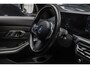 BMW 3-Serie 320e M-sport HUD Leer Navi Camera ACC Matrix LED Laser PDC Virtual Climate (3-zone) Zwarte binnenhemel Sportstoelen LM velgen Facelift model! BTW auto!