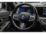 BMW 3-Serie 320e M-sport HUD Leer Navi Camera ACC Matrix LED Laser PDC Virtual Climate (3-zone) Zwarte binnenhemel Sportstoelen LM velgen Facelift model! BTW auto!