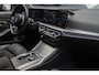 BMW 3-Serie 320e M-sport HUD Leer Navi Camera ACC Matrix LED Laser PDC Virtual Climate (3-zone) Zwarte binnenhemel Sportstoelen LM velgen Facelift model! BTW auto!