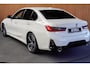 BMW 3-Serie 320e M-sport HUD Leer Navi Camera ACC Matrix LED Laser PDC Virtual Climate (3-zone) Zwarte binnenhemel Sportstoelen LM velgen Facelift model! BTW auto!