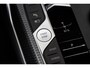 BMW 3-Serie 320e M-sport HUD Leer Navi Camera ACC Matrix LED Laser PDC Virtual Climate (3-zone) Zwarte binnenhemel Sportstoelen LM velgen Facelift model! BTW auto!