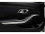BMW 3-Serie 320e M-sport HUD Leer Navi Camera ACC Matrix LED Laser PDC Virtual Climate (3-zone) Zwarte binnenhemel Sportstoelen LM velgen Facelift model! BTW auto!