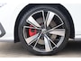 Volkswagen Golf 1.4 eHybrid GTE 245PK / 180kW LED Matrix IQ.Lights, achteruitrijcamera, 3-zone climatronic, draadloos telefoon laden, voorstoelen + stuurwiel verwarmbaar, Apple Carplay & Android Auto, instelbare rijprofielen (Driving Profiles), full map navigatie, adaptive cruise control met Stop & Go, volledig digitaal instrumentenpaneel (Digital Cockpit), Keyless Go, extra getint glas achter, 18'' LMV