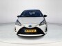 Toyota Yaris 1.5 Hybrid Bi-Tone | Keyless entry | Bluetooth | 16 inch LM-velgen | Regensensor | Parkeercamera |