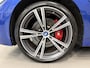 BMW 3-Serie Touring 330e M-Sport Facelift PANO/TREKHAAK/HEAD-UP/CURVED DISPLAY/ACC/MEMORY/SOH 95%/CAMERA/KEYLESS/19"M-SPORT BREEDSET/PORTIMAO-BLAU METALLIC/VOLLEDIG BMW DEALER HISTORIE