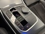 BMW 3-Serie Touring 330e M-Sport Facelift PANO/TREKHAAK/HEAD-UP/CURVED DISPLAY/ACC/MEMORY/SOH 95%/CAMERA/KEYLESS/19"M-SPORT BREEDSET/PORTIMAO-BLAU METALLIC/VOLLEDIG BMW DEALER HISTORIE