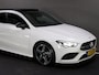 Mercedes-Benz CLA 180 AMG-Line (SFEERVERLICHTING, APPLE CARPLAY, PANORAMADAK, STOELVERWARMING, MULTIBEAM LED, BURMESTER)