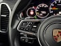 Porsche Cayenne 3.0 E-Hybrid | Panodak | Sport Chrono | Luchtvering | Bose | 22 inch |