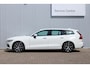 Volvo V60 2.0 T5 Momentum | Navigatie | AppleCarplay/Android Auto | Half lederen bekleding | Stoelverwarming | Semi Electrische Wegklapbare trekhaak | Parkeersensoren achter |